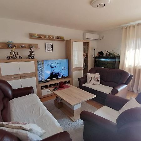 Airport Apartment Surcin Екстер'єр фото