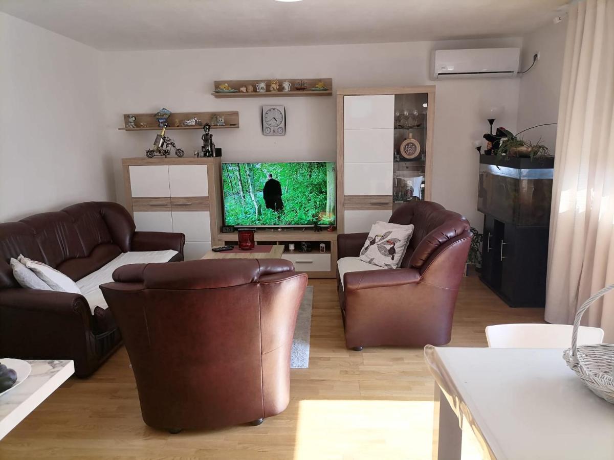 Airport Apartment Surcin Екстер'єр фото