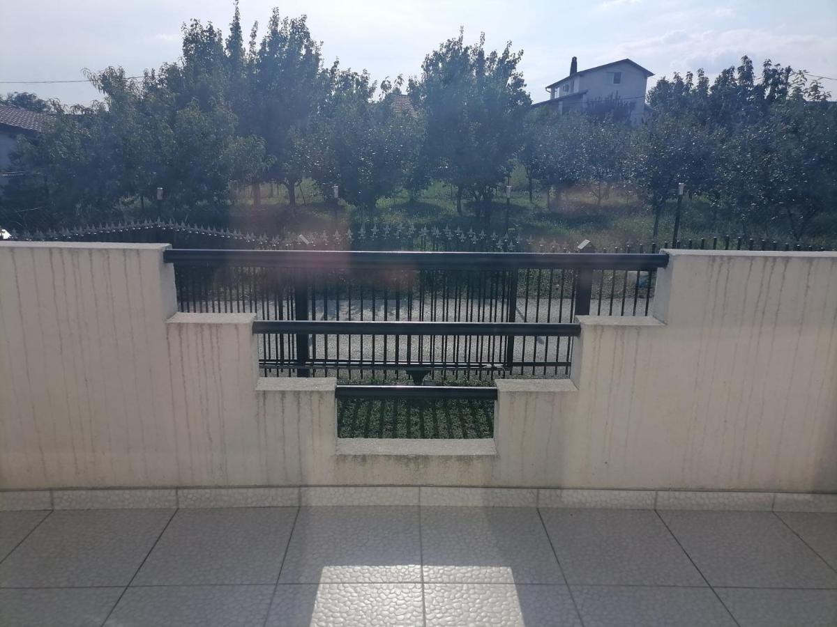 Airport Apartment Surcin Екстер'єр фото