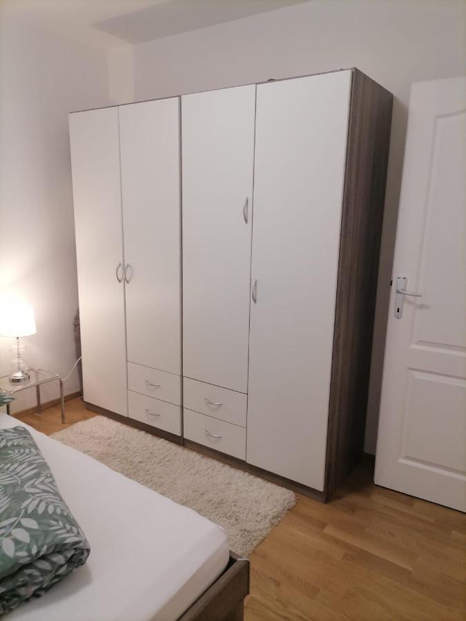 Airport Apartment Surcin Екстер'єр фото
