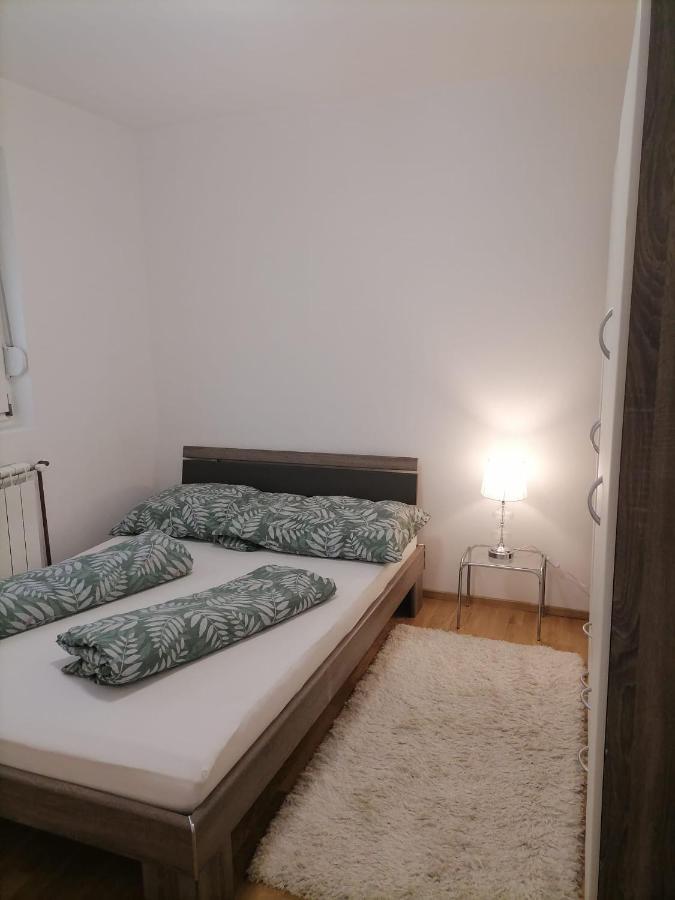 Airport Apartment Surcin Екстер'єр фото