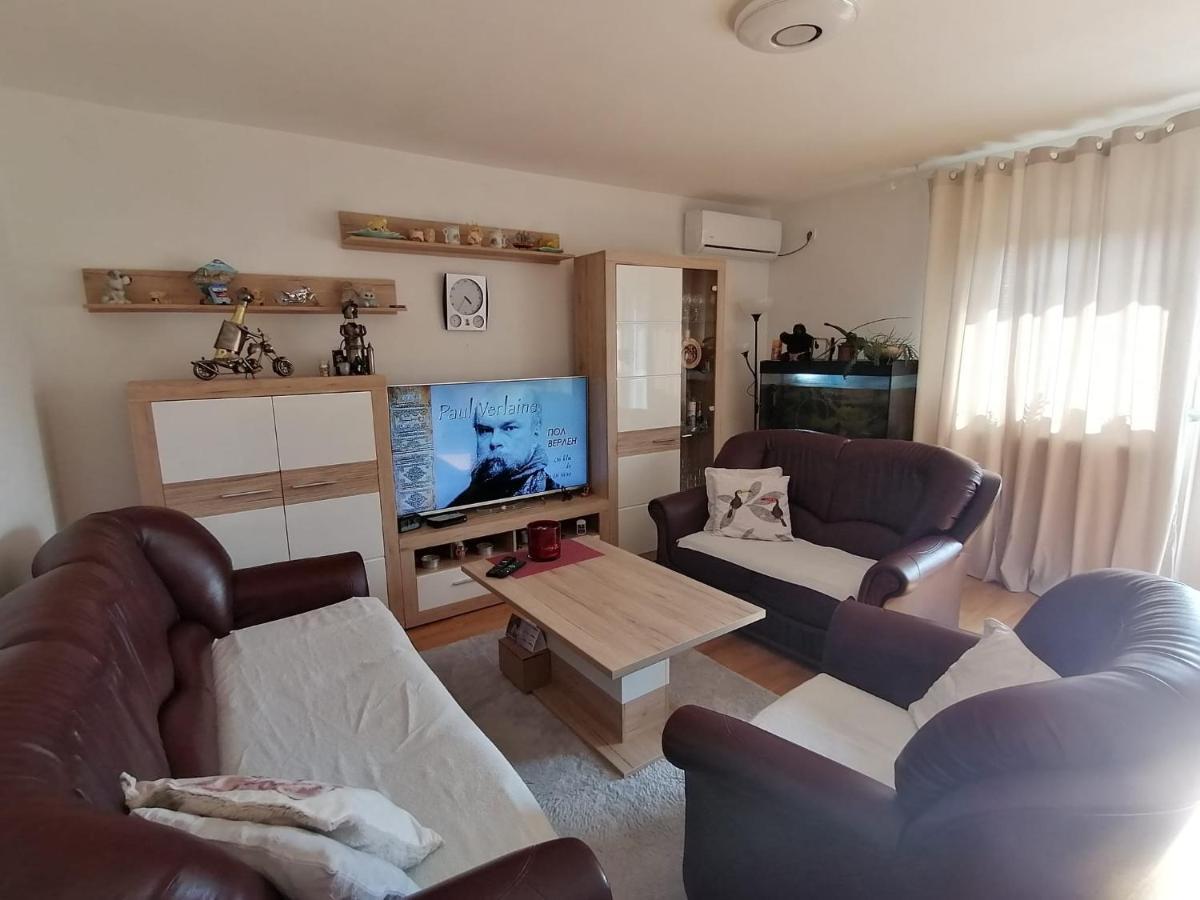 Airport Apartment Surcin Екстер'єр фото