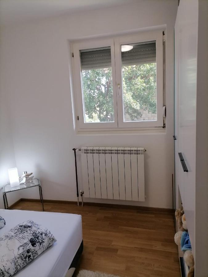 Airport Apartment Surcin Екстер'єр фото